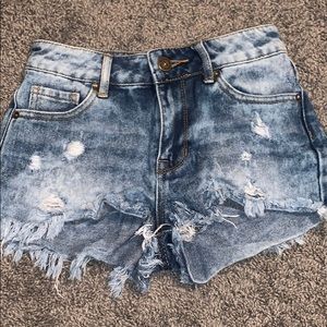 Ripped jean shorts sooo cute!!! Perfect for summer